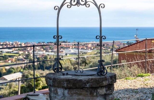 Apartment in villa at the foot of a historic village 5 minutes' drive from the sea