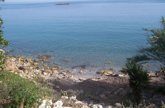 Apartment in villa 10 meters from the sea