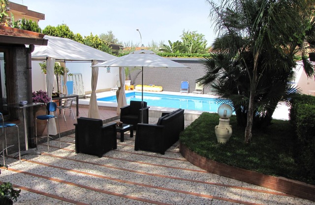 Apartment in villa with private pool exclusive use. CIN: EN082053C2ZX59VQGK