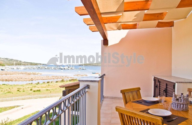 Apartment with terrace and sea view