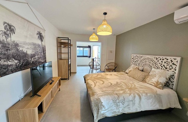 Apartment Joly brise 1 in Terre Sainte near small beach/CHU