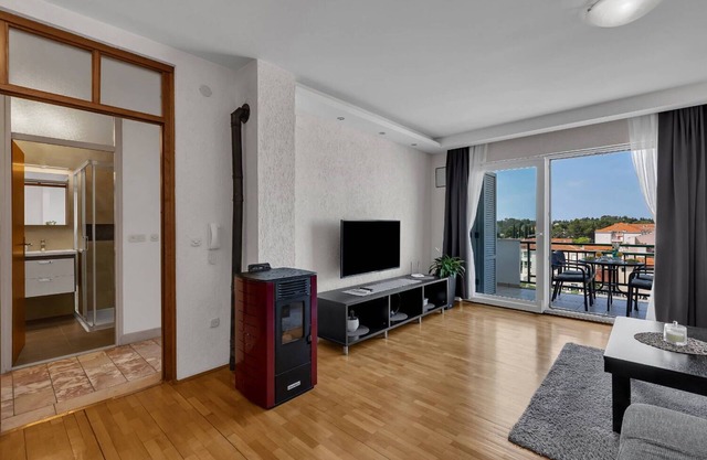 Apartment Josip (10677-A1) - Makarska