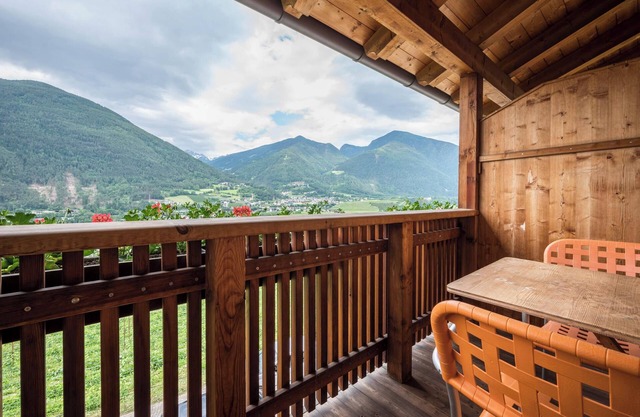 Apartment "Kreuzhof links" with Mountain View, Wi-Fi, Balcony & Garden