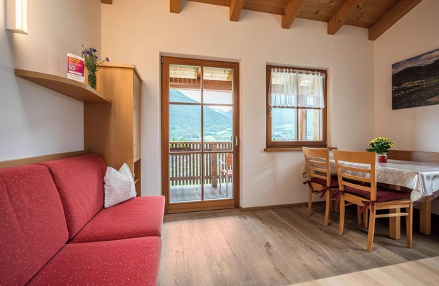 Apartment "Kreuzhof rechts" with Mountain View, Wi-Fi, Balcony & Garden