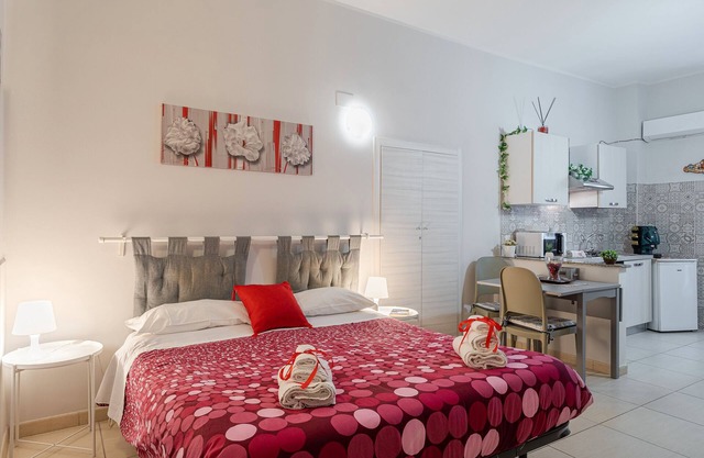Apartment 'La Fonte Di Ortigia - Casa Alfeo' with Balcony, Wi-Fi and Air Conditioning