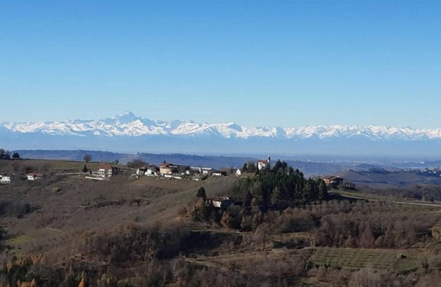 Apartment 'La Seconda Terrazza Di Benevello' with Mountain View, Wi-Fi and Air Conditioning