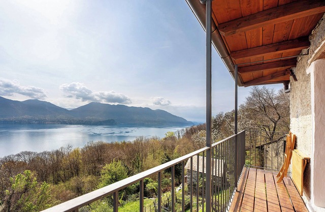 Apartment 'La Torretta Di Mozzola' with Lake View, Private Terrace and Wi-Fi