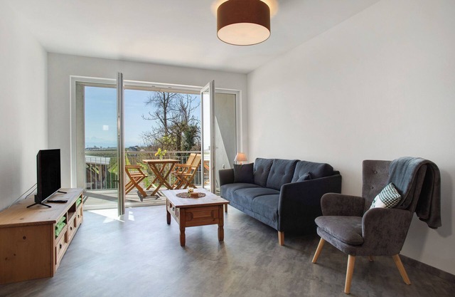 Apartment 'Landglück Hof' with Lake View, Shared Garden and Wi-Fi