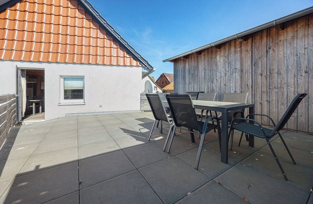 Apartment 'Langenholtensen' with Balcony and Wi-Fi
