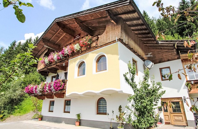 Apartment Laura by Interhome