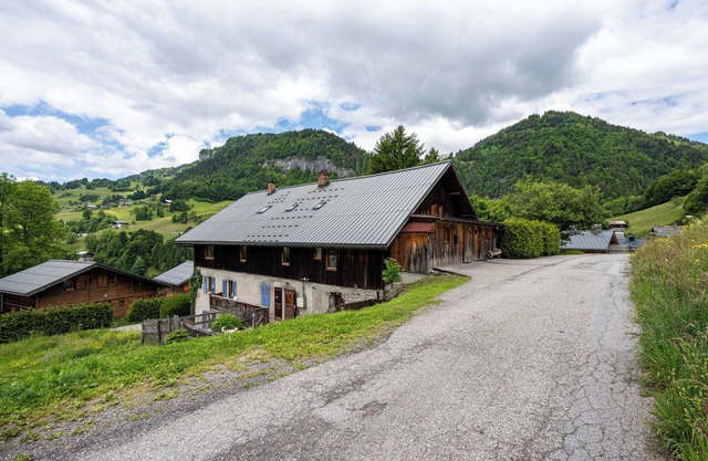 Apartment 'Le Chamois' with Shared Terrace, Balcony and Wi-Fi