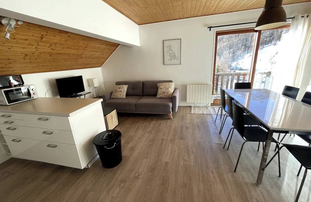 Apartment 'Le Famillial' with Balcony and Wi-Fi