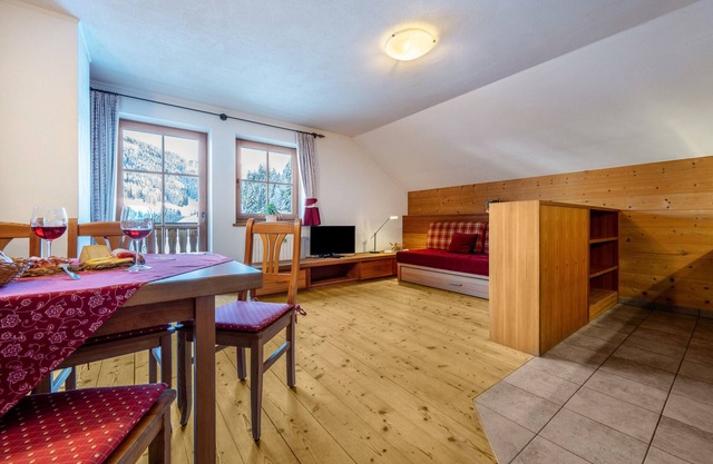 Apartment 'Lechnerhof 3' with Mountain View, Shared Garden and Wi-Fi