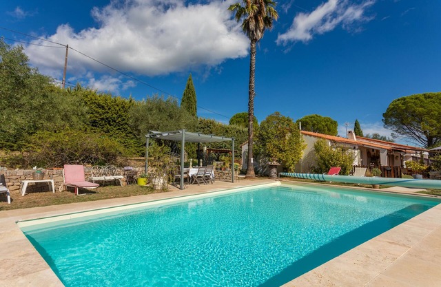 Apartment 'Les Tarentes' with Mountain View, Shared Pool and Wi-Fi