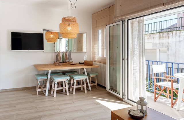 Apartment 'Llafranc 100 - Calle Coral' Close to the Beach with Wi-Fi, Garden & Balcony