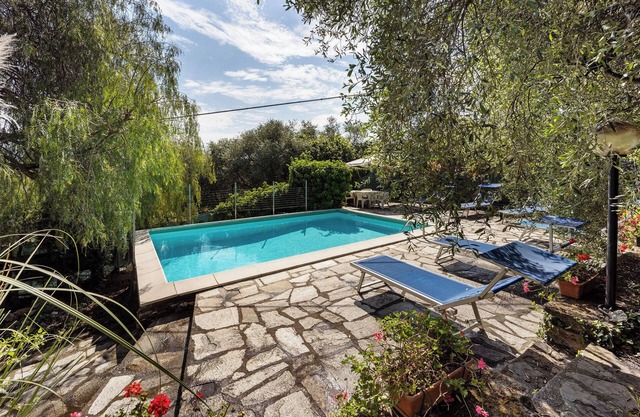 Apartment 'Lorenzo' with Mountain View, Shared Pool and Wi-Fi