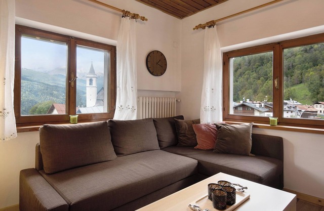Apartment 'Lorenzo' with Mountain View, Balcony and Wi-Fi