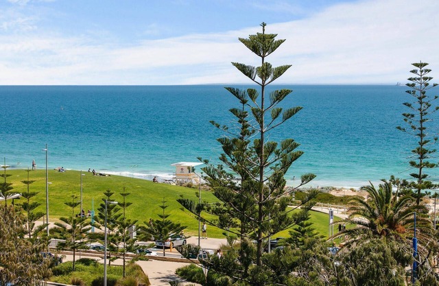 Apartment M307 - eclectic icon with spectacular views!
