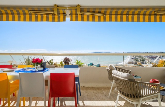 Apartment 'Marina Baie Des Anges' with Sea View, Wi-Fi and Air Conditioning