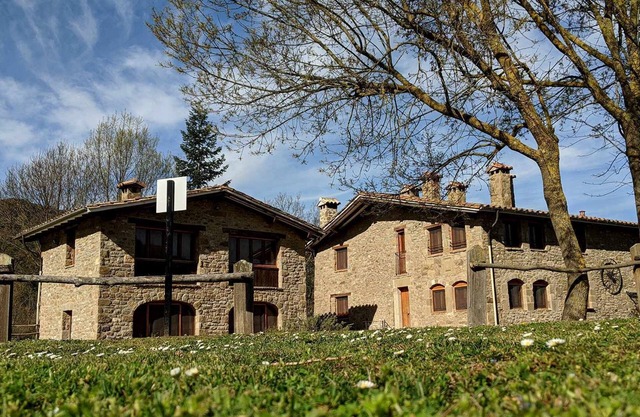 Apartment 'Mas El Carrer - Groc' with Mountain View, Shared Pool and Wi-Fi