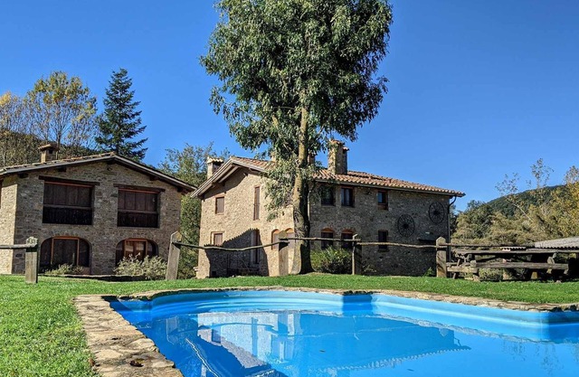 Apartment 'Mas El Carrer - Blanc' with Shared Pool, Shared Garden and Wi-Fi