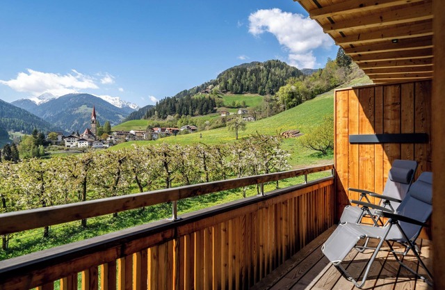 Apartment 'Mayrhof in the Cherry Garden' with Mountain View & Balcony