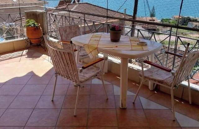 Apartment 'Menidi' with Sea View, Wi-Fi and Air Conditioning