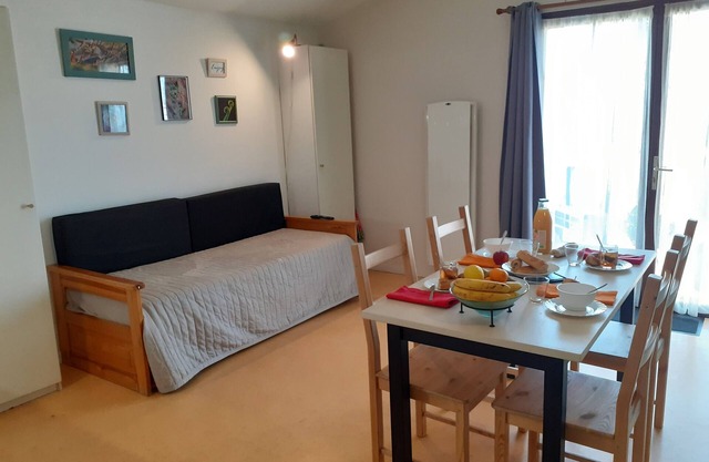 Apartment "Meunerie", balcony & garden access on the river near Clisson