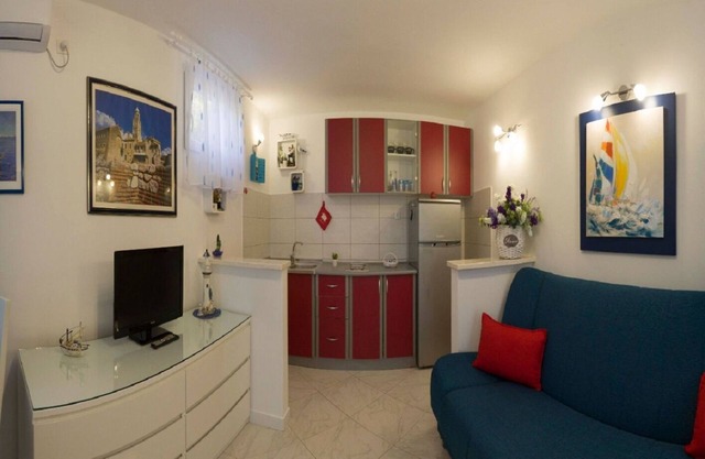 Apartment Mirjana (109661-A1) - Vis - island Vis