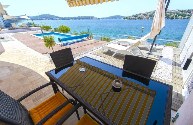 Apartment Mirjana (38571-A1) - Rogoznica
