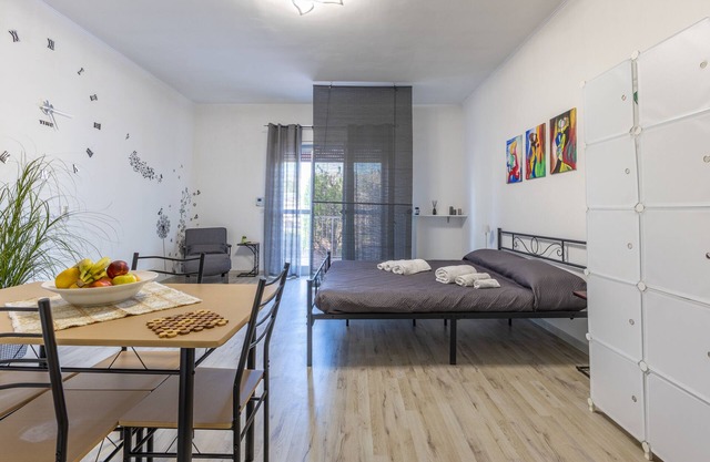 Apartment 'Monolocale In Villa Con Piscina' with Mountain View, Shared Pool and Wi-Fi