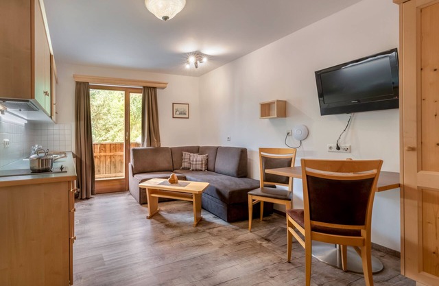 Apartment 'Moriggl Bergkamerad 3' with Mountain View, Shared Terrace and Wi-Fi