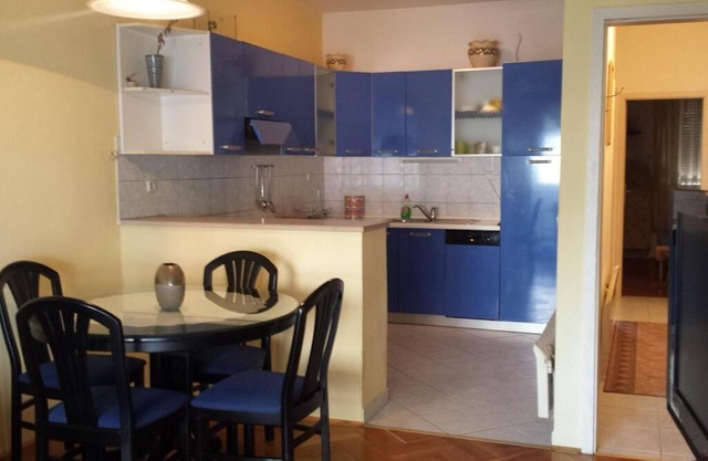 Apartment near beach + free parking