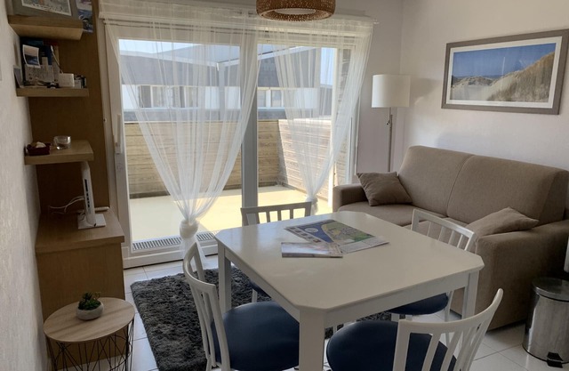 Apartment near beach with parking and balcony