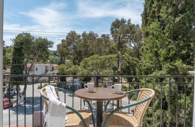 Apartment 'No 13' with Shared Pool, Wi-Fi and Air Conditioning