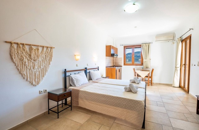 Apartment 'No 6' with Mountain View, Wi-Fi and Air Conditioning