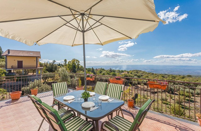 Apartment 'Oasi Dell'Etna' with Mountain View, Wi-Fi and Air Conditioning