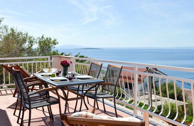 Apartment Olea with beautiful sea views