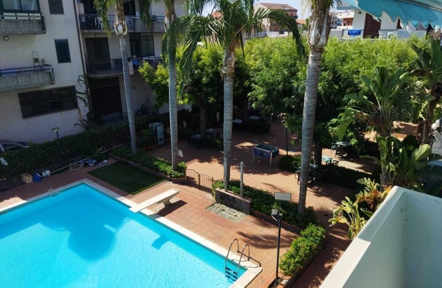 Apartment on the sea with pool and Etna view