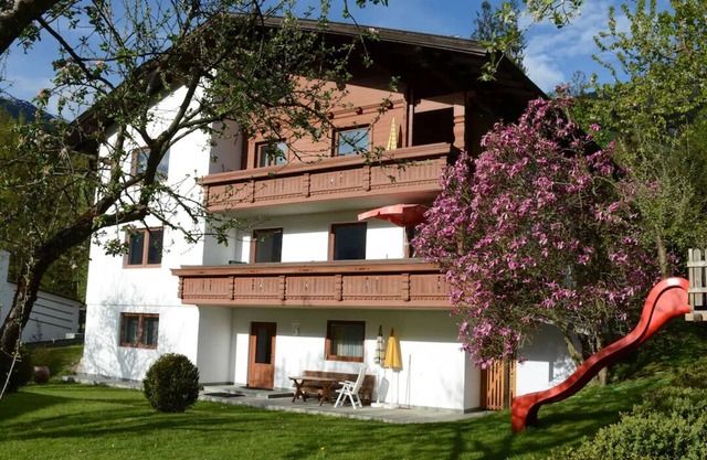 Apartment on the upper floor, large balcony facing south and west, Haus Rudolf Steiner
