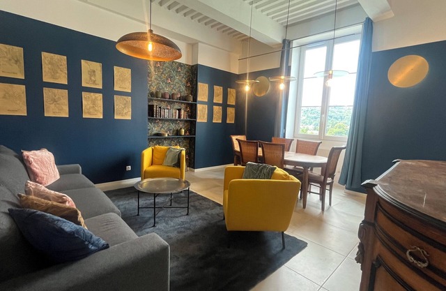 Apartment overlooking the Rhône, in the 17th-century Commanderie des Antonins.