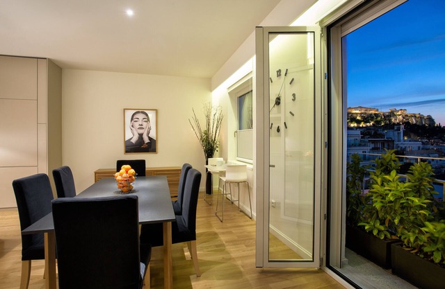Apartment overlooking the Central Acropolis