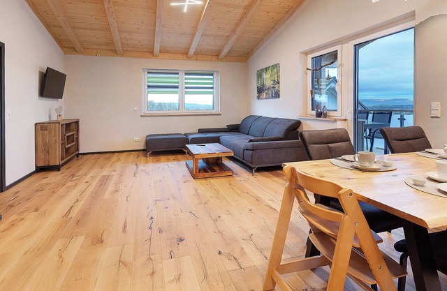 Apartment 'Panorama Suite' with Shared Garden, Balcony and Wi-Fi