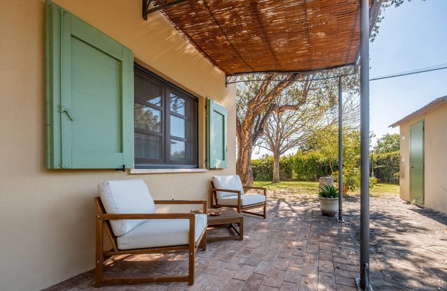 Apartment 'Pendolino' with Shared Pool, Wi-Fi and Air Conditioning