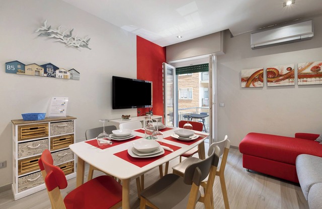 Apartment 'Perla Marina Savona' with Sea View, Wi-Fi and Air Conditioning