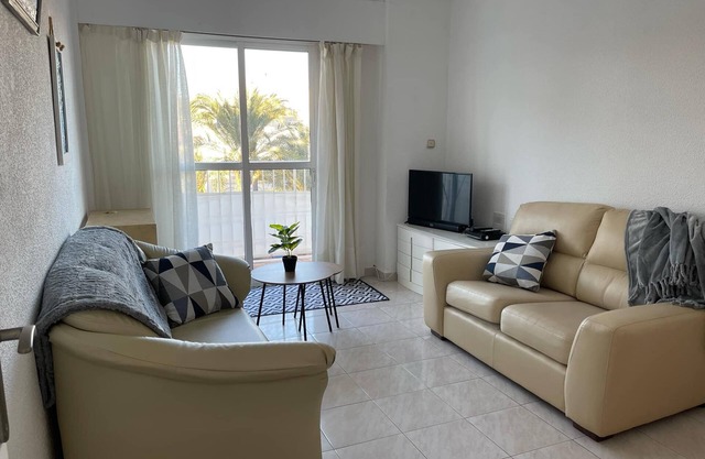 Apartment 'Plaza De Robles Vives' with Sea View and Balcony
