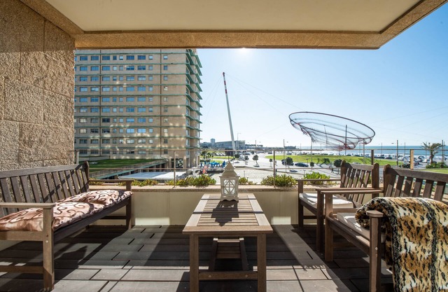 Apartment Portas do mar in condominium with swimming pool