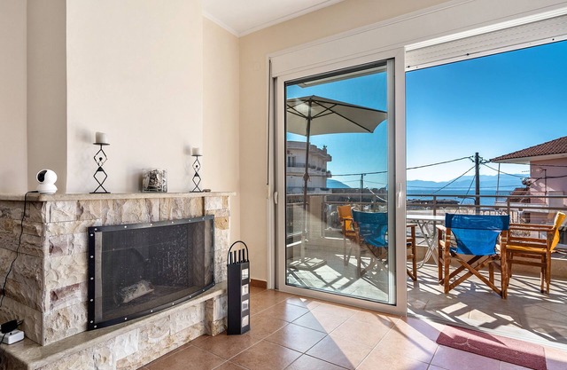 Apartment "Preveza" with Sea View, Balconies & Wi-Fi