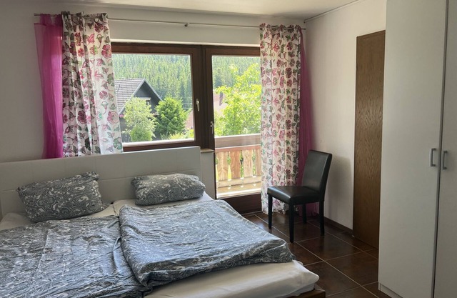 Apartment-Private Bathroom-Balcony