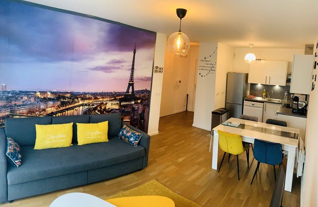 Apartment * * * * * Private Parking 25 MN to Paris